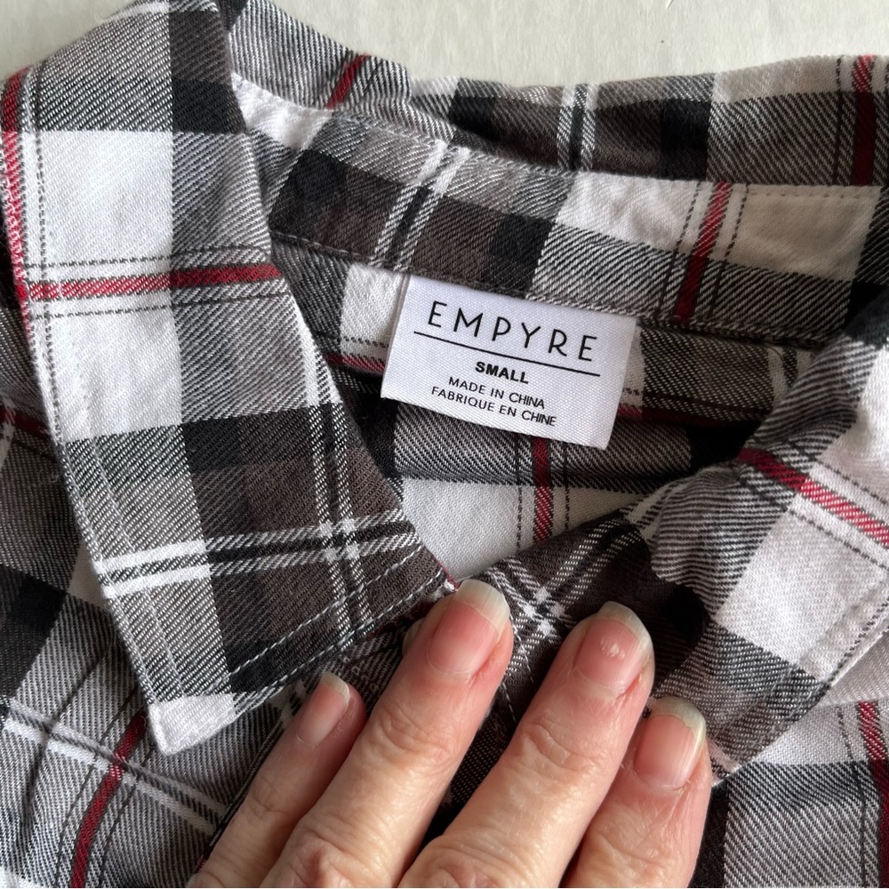 Empyre plaid button up long sleeve top with roses women’s small - Picture 4 of 6